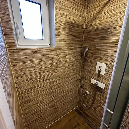 Veronika Apartman Vrsi