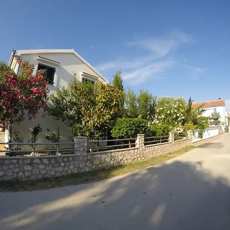 Veronika Apartment *