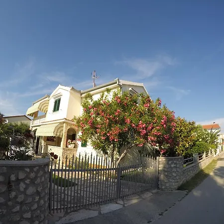 Apartment Veronika Vrsi