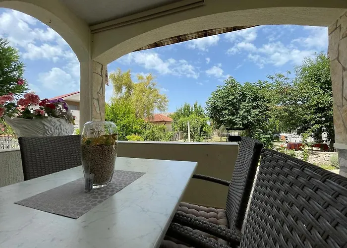 Apartment Veronika Vrsi